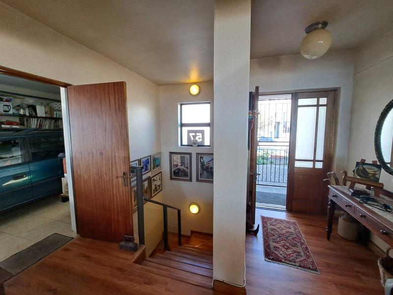 To Let 5 Bedroom Property for Rent in Mossel Bay Western Cape